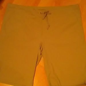 COLUMBIA OMNI-SHIELD SHORTS NWOT